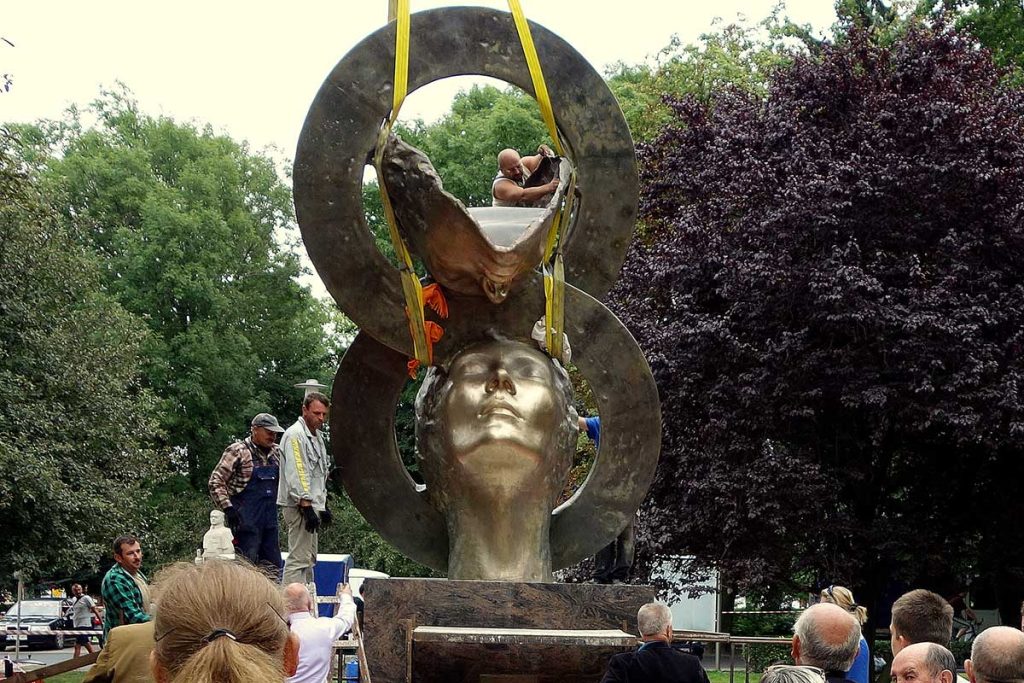 AMOUR-ETERNEL_6 Eternal Love sculpture